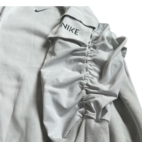 Nike Cream Hoodie with Silver Zipper - Picture 11 of 16